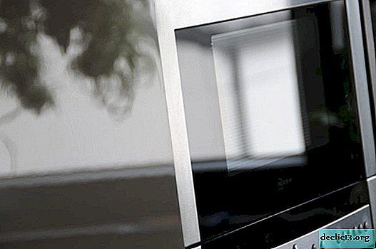 How to clean a microwave at home