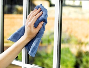 Cum să spălați rapid și eficient ferestrele fără dungi?