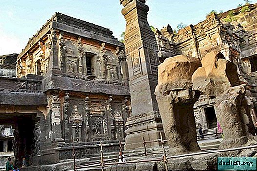 Ellora - l'un des temples les plus intéressants de la grotte de l'Inde