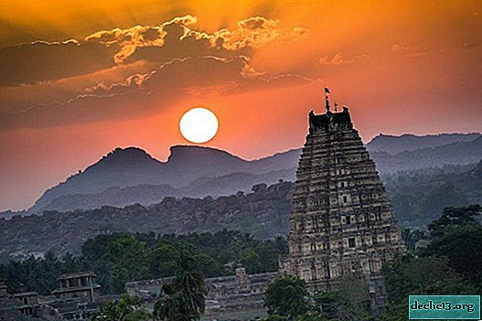 Hampi v Indii - slavné ruiny starověkého Vijayanagaru