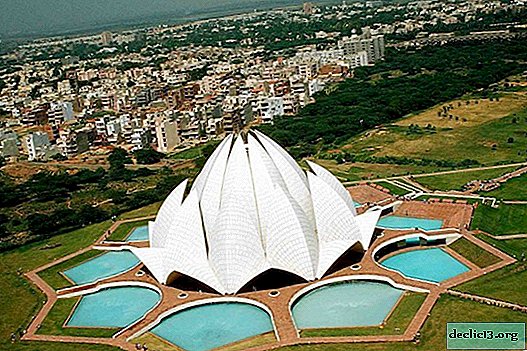 Lotus Temple in Delhi - a symbol of the unity of all religions
