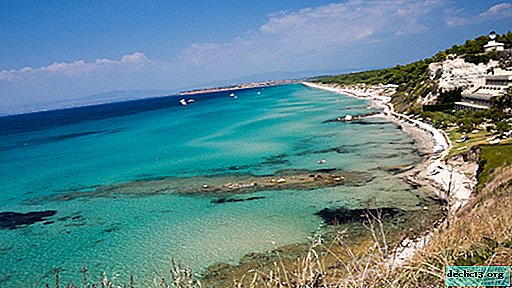 Kassandra - uma região de praia popular em Halkidiki na Grécia