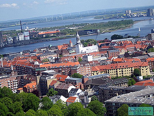 Aalborg é um porto, uma cidade histórica e industrial na Dinamarca