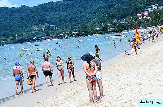 Patongo paplūdimys Phukete - paplūdimys triukšmingų vakarėlių gerbėjams
