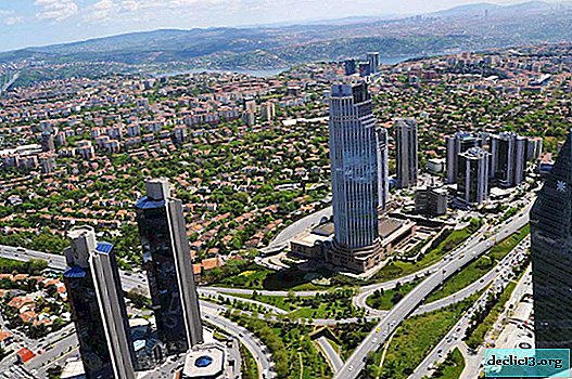 Gezichtspunten van Istanbul: een uitzicht op de stad vanaf een hoogte
