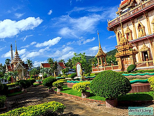 Wat Chalong yra lankomiausia budistų šventykla Pukete.