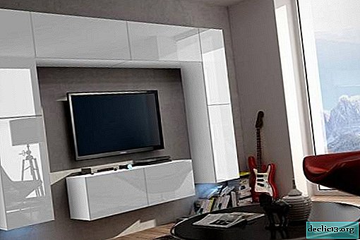 Volba lesklého nábytku v obývacím pokoji, výhody takového designu