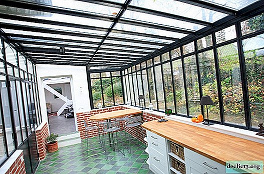 Diseño no trivial de una veranda en una casa de campo