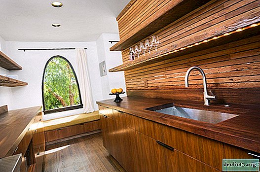 الدفء الطبيعي - الخشب في المناطق الداخلية من المطبخ