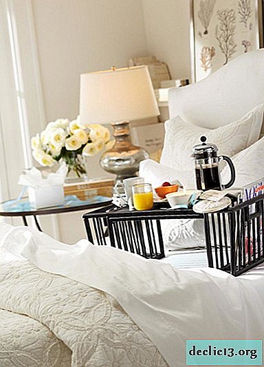 Breakfast table in bed